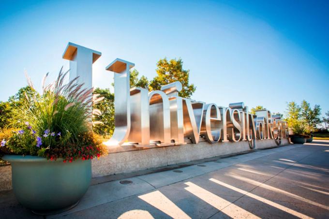 Outdoor sign for University of Regina.