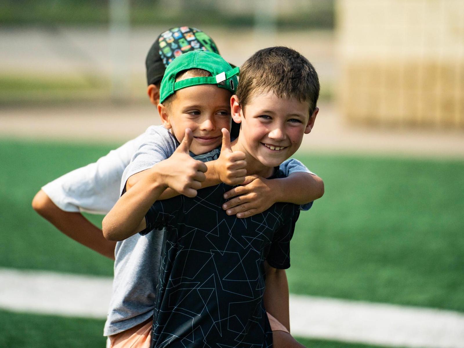 2 kids at a summer camp