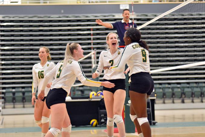 Cougars women's volleyball team playing