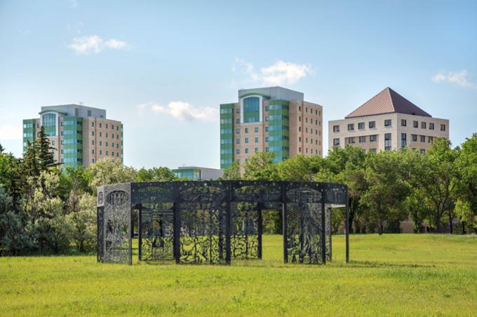 Joe Fafard sculpture on north lawn