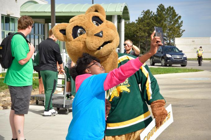 Student taking a selfie with Reggie