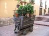 Good use for old cart, Plaza de la Paz